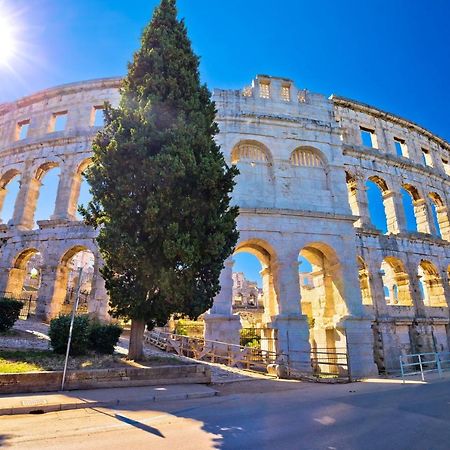 Apartman Monte Rizzi Appartement Pula Buitenkant foto