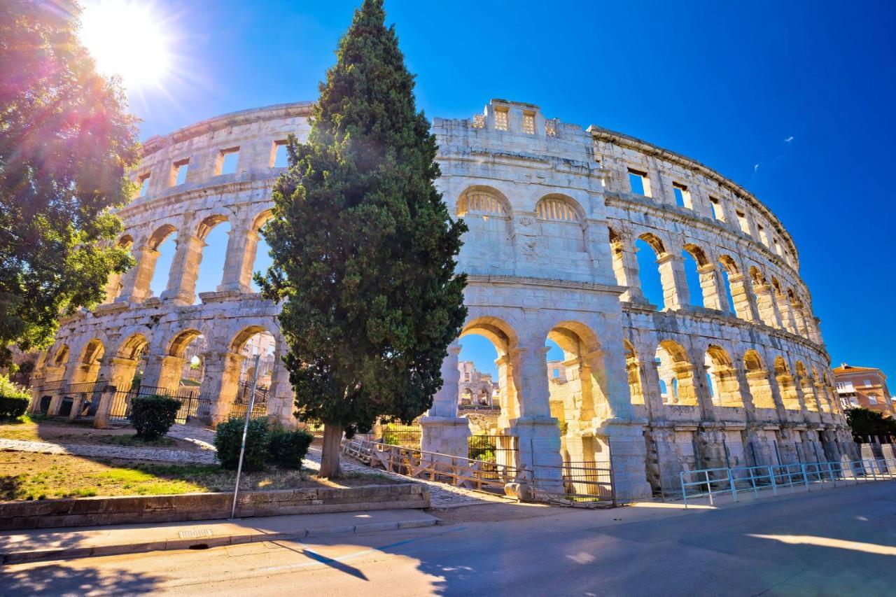 Apartman Monte Rizzi Appartement Pula Buitenkant foto